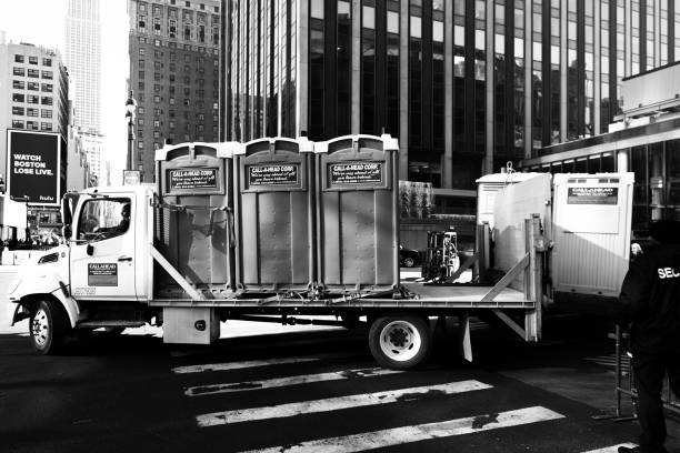 Best Porta potty delivery and setup  in Germantown, IL